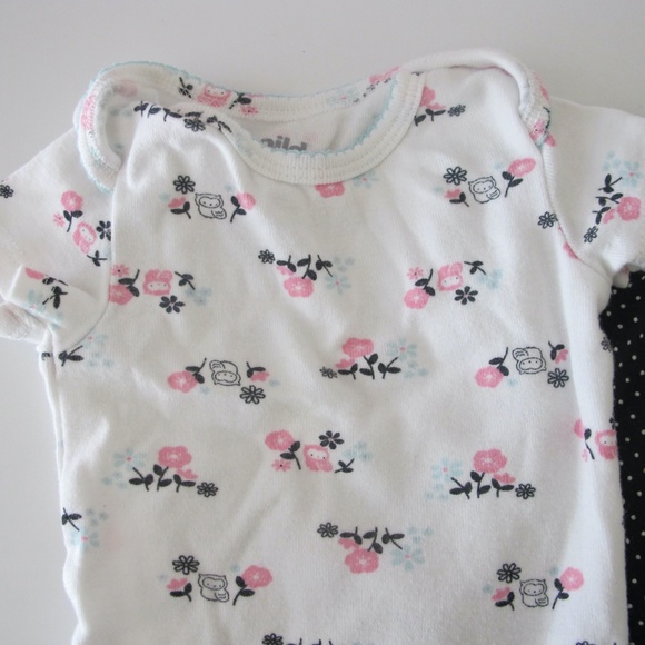 Bundle of 3 Carter's Baby Infant Onesie's Size 0-3 months GUC - Picture 2 of 5